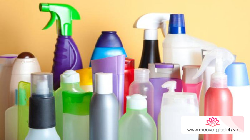 Trong các sản phẩm tẩy rửa thường chứa nước hoa, VOC và các thành phần gây kích ứng