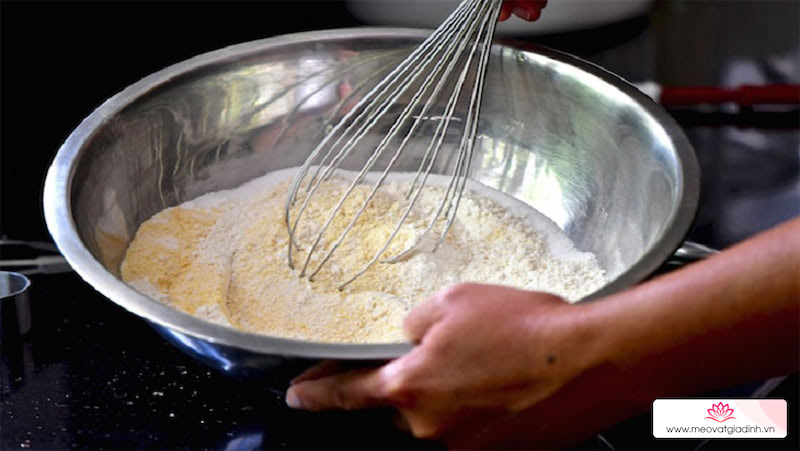 5 phương pháp trộn bột cơ bản bạn cần biết khi bắt đầu làm bánh