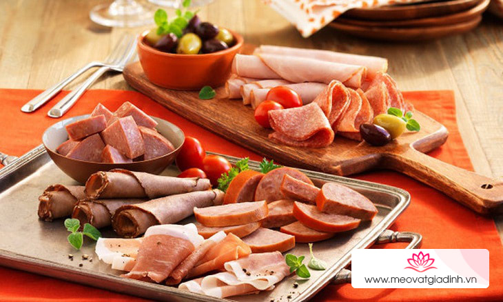 sản phẩm chế biến sẵn thuộc thức ăn nhanh thuộc thực phẩm chiên thuộc Nhóm thực phẩm giàu cholesterol cần tránh