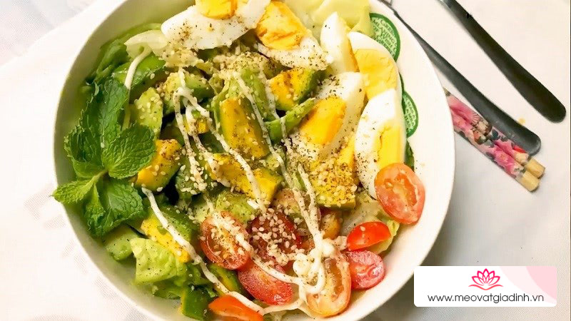 Salad bơ trứng gà