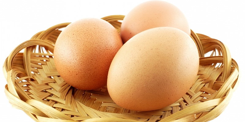 Trứng có lecithin giúp “chữa lành” những tế bào bị tổn thương bởi ánh nắng mặt trời.