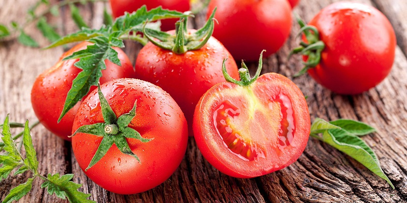Cà chua cung cấp chất chống oxy hóa lycopene, là “vũ khí” chống tia tử ngoại cực kì hiệu quả.