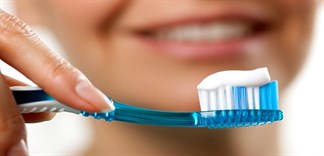 Vì sao kem đánh răng có thể trị mụn?