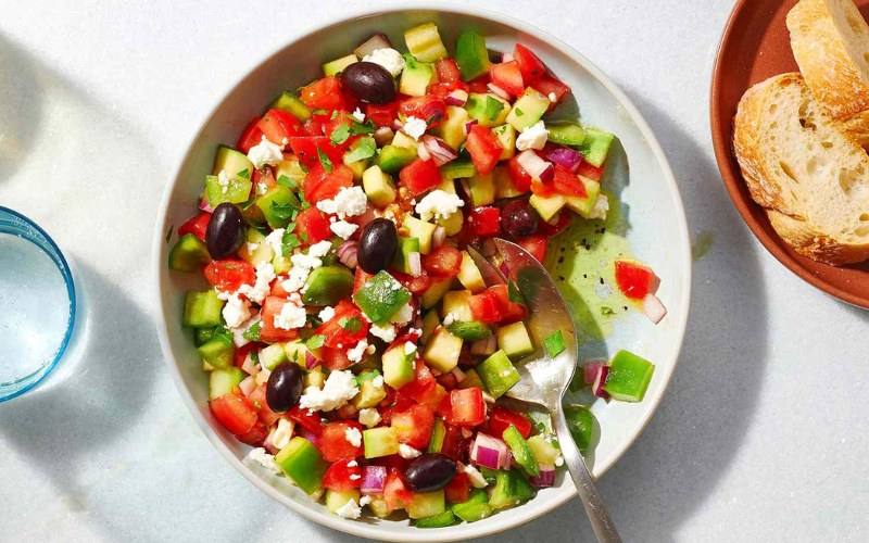 Thưởng thức salad Thổ Nhĩ Kỳ