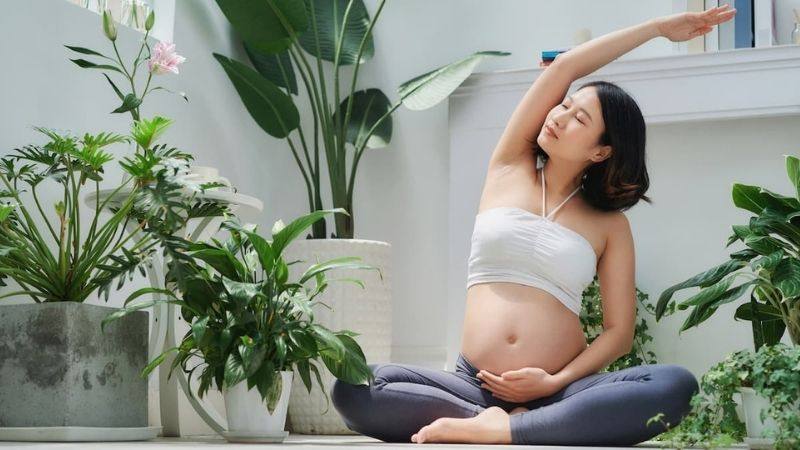 Tập yoga giúp mẹ bầu sinh thường nhanh, giảm đau đớn