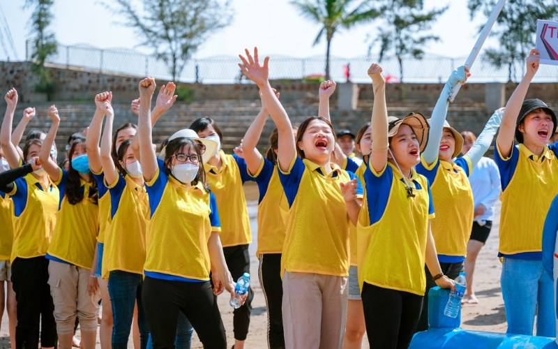 Slogan team building về sự cố gắng, kiên trì, vươn lên