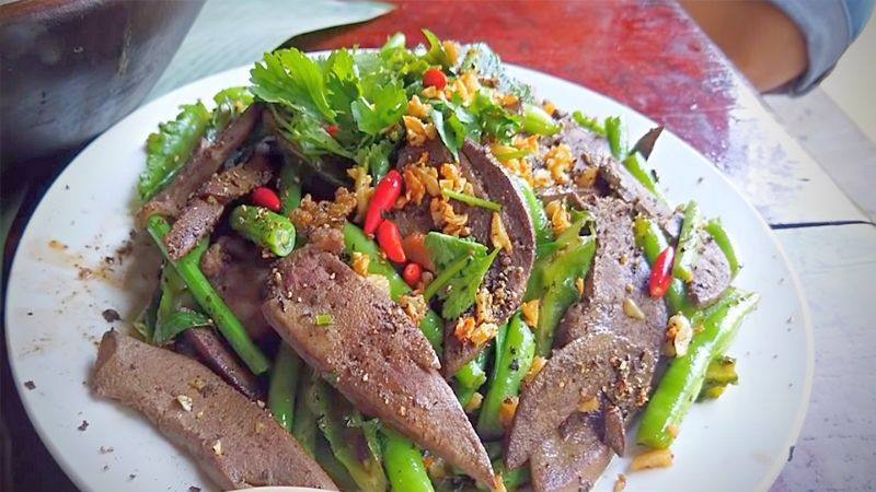 Gan bò xào đậu que