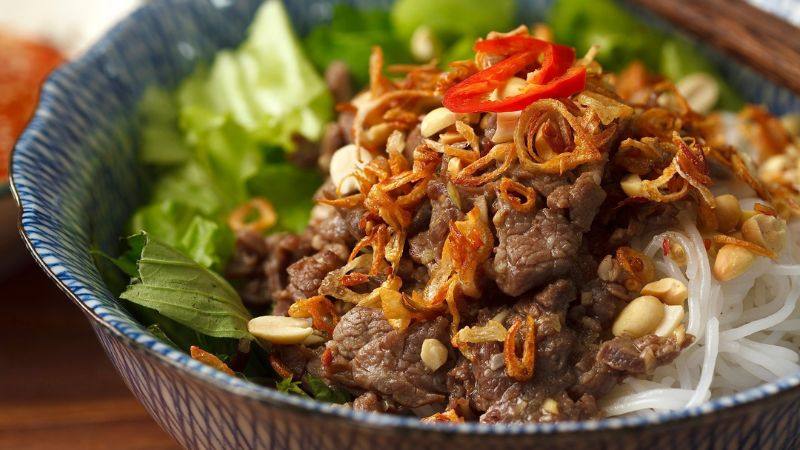 Cách làm bún bò khô lạ miệng nhưng ăn ngon không ngờ