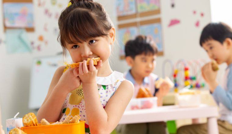 5 cách giúp cân bằng chế độ dinh dưỡng cho trẻ sau Tết