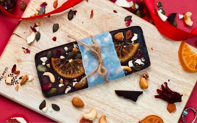 Thanh chocolate valentine kết hợp trái cây và hạt