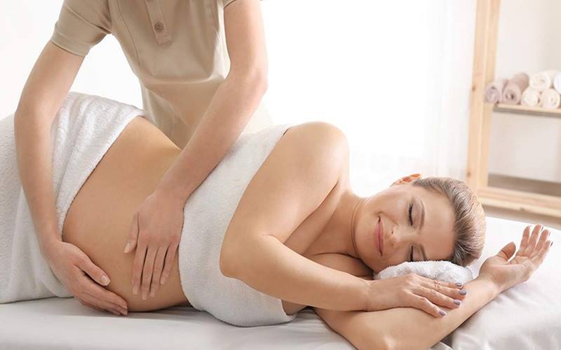 Vì sao massage giúp giảm đau khi chuyển dạ?