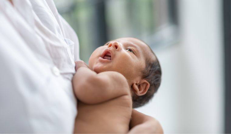 4 điều không nên làm với trẻ sơ sinh trong 7 ngày sau khi chào đời
