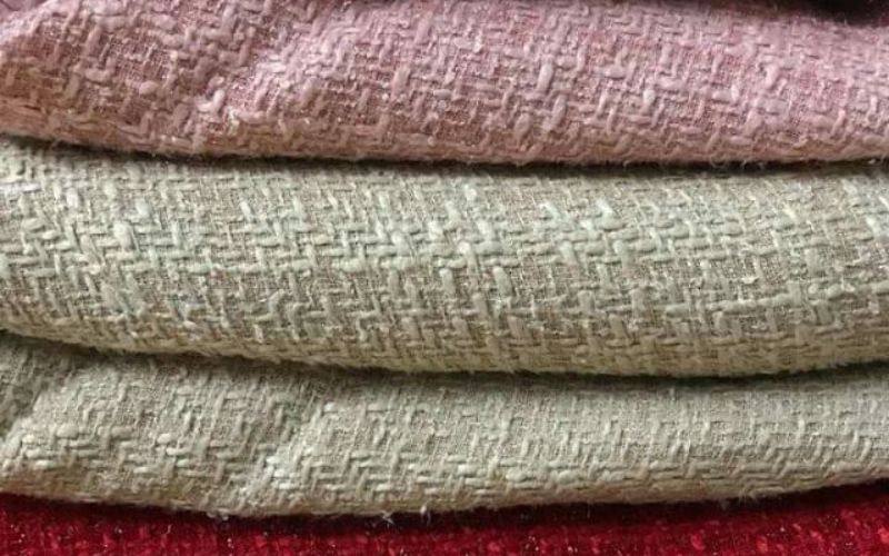 Vải tweed là một loại vải dày và chắc chắn được làm từ sợi len tự nhiên