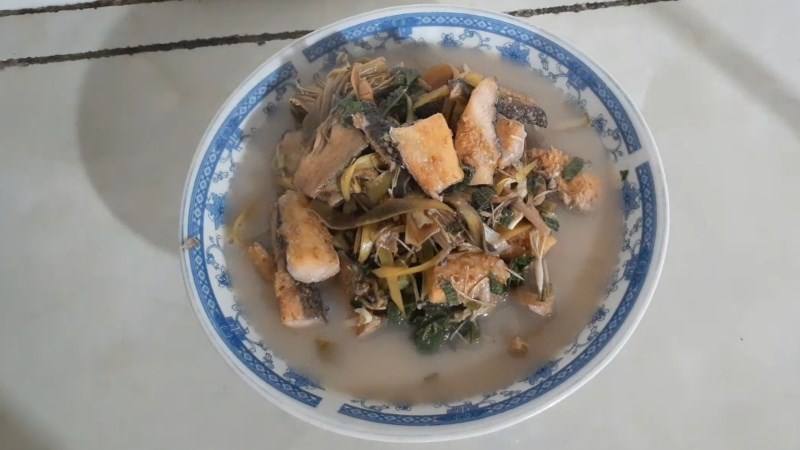 Khô cá lóc nấu canh chua